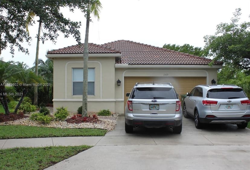 1569 Winterberry Ln, Weston FL 33327