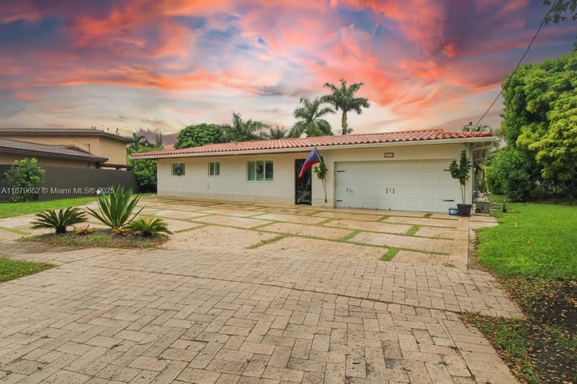 15000 Egan Ln, Miami Lakes FL 33014