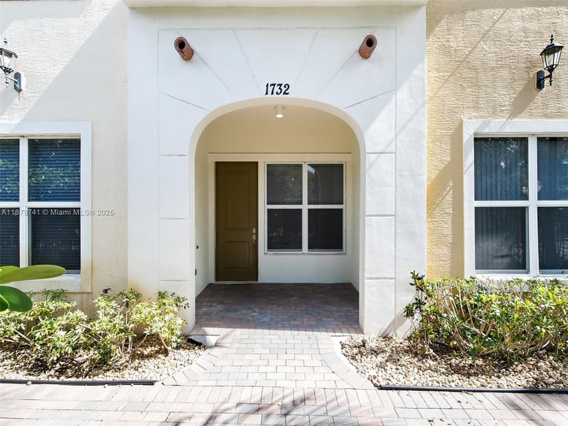 1732 NW 124th Pl, Pembroke Pines FL 33028