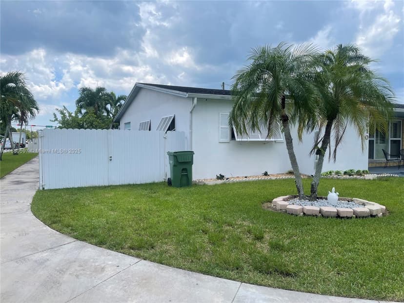 610 NW 16th St, Homestead FL 33030