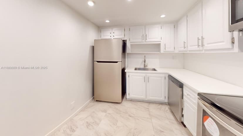 500 Three Islands Blvd # 822, Hallandale Beach FL 33009