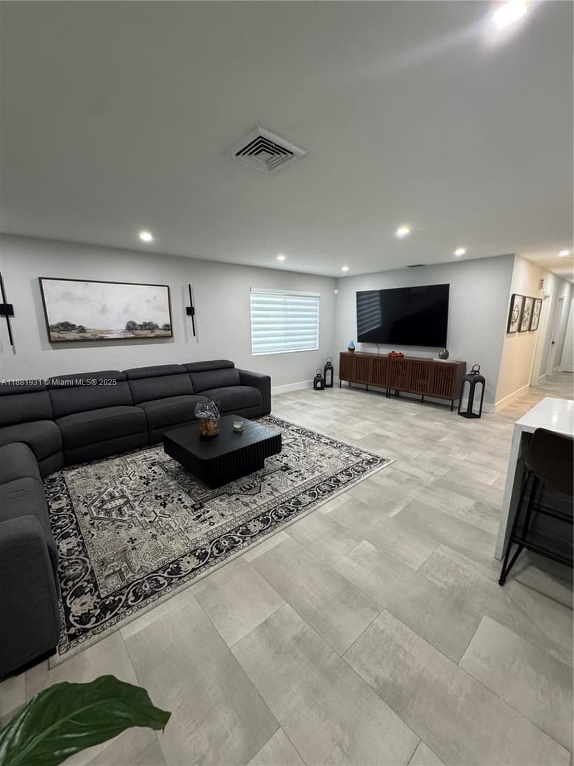 6860 Miami Lakes Dr, Miami Lakes FL 33014