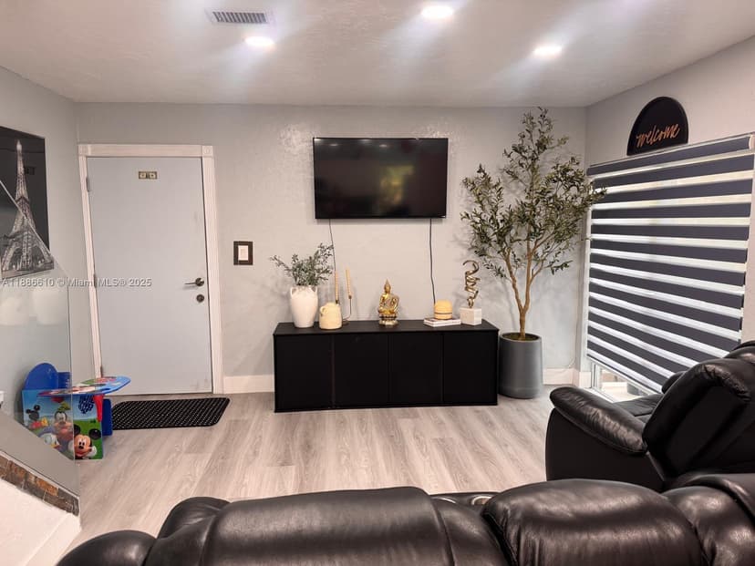 1560 W 46th St # 236, Hialeah FL 33012