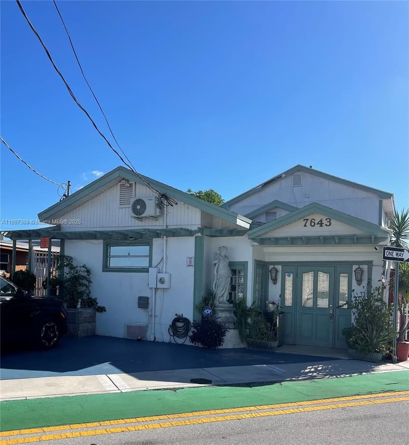 7643 NW South River Dr, Medley FL 33166