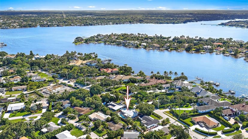 367 W Riverside Drive, Tequesta FL 33469