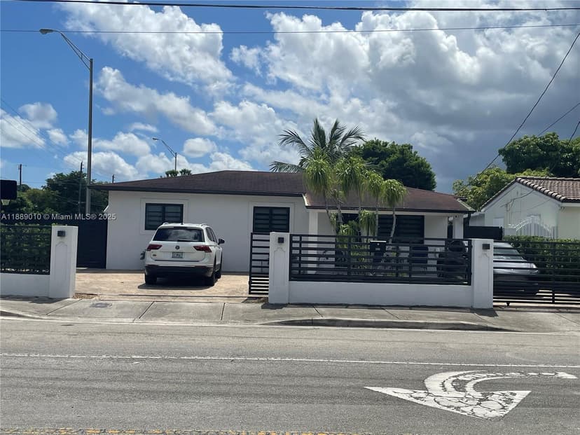 390 E 53rd St, Hialeah FL 33013