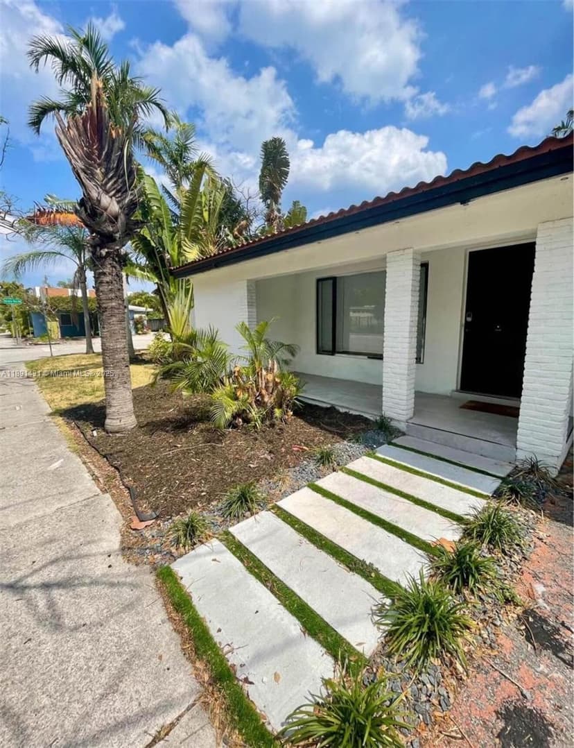 1760 NE 13th St, Fort Lauderdale FL 33304