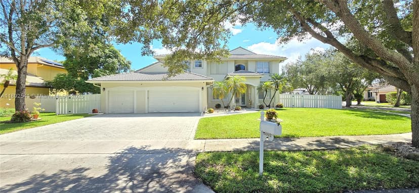15982 SW 61st St, Davie FL 33331