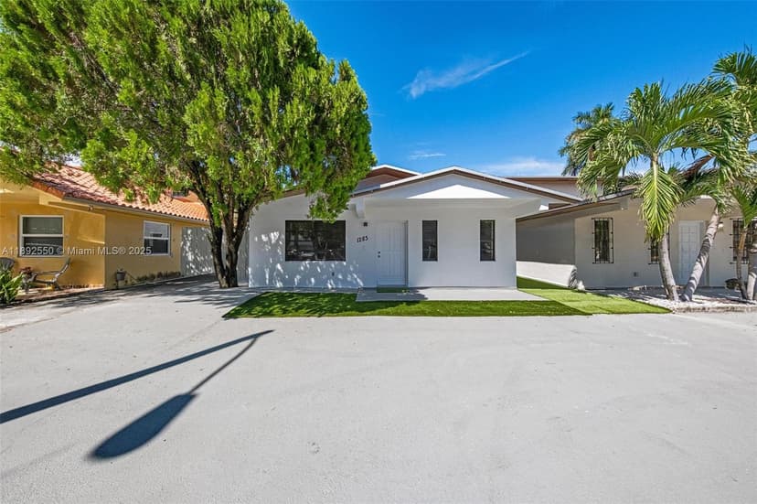 1283 W 42nd St, Hialeah FL 33012