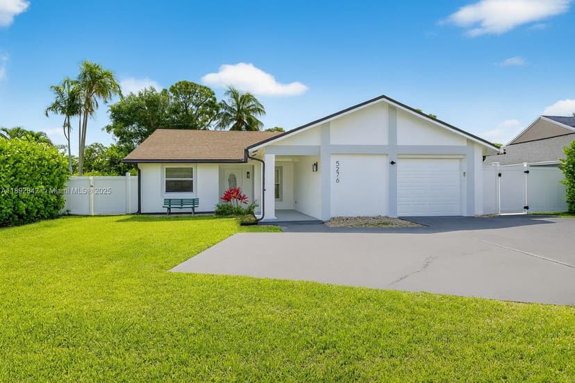 5276 Pine Tree Dr, Delray Beach FL 33484