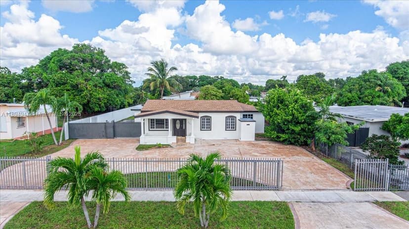 257 W 44th St, Hialeah FL 33012