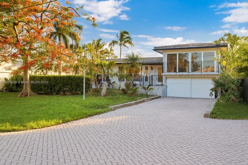 2141 NE 18th Ave, Wilton Manors FL 33305