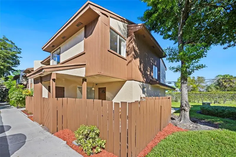 1119 Hamptons Bl # 5A North Lauderdale, FL 33068